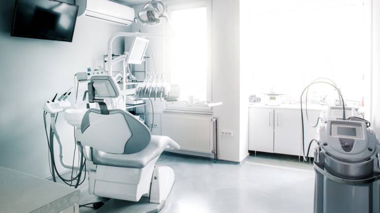 an empty dentist’s chair