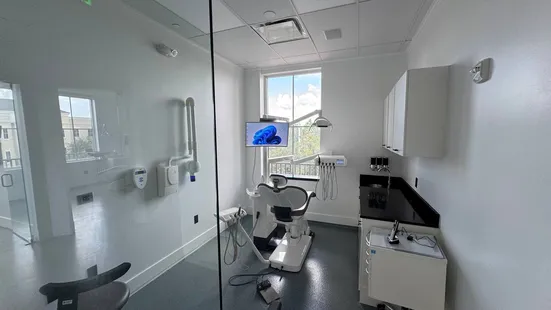 Fully equipped upscale turn-key multi specialty practice in Jupiter, Florida for rent