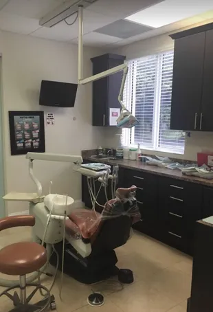 Dental office for lease. 4 operatories. 700/ day. Discount available if rents for more than one day.