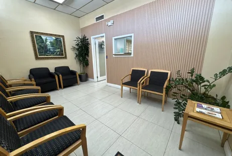 30-Year Calle Ocho Practice — Established Patients, High Traffic