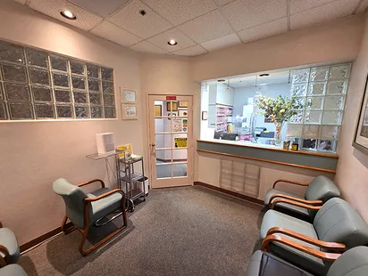 Retiring Seller: Established FFS Periodontic Practice, Low Rent